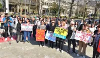(VIDEO) Protest majki sa troje i vi&scaron;e djece - Apel za ispravku nepravde i uvećanje nadoknada