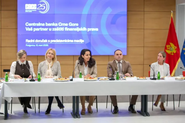 (FOTO) CBCG sa medijima o za&scaron;titi finansijskih prava potro&scaron;ača