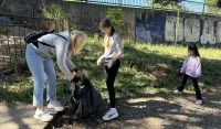 (VIDEO) Akcija đaka, roditelja i nastavnika: Zablistalo dvori&scaron;te O&Scaron; "Milorad Musa Burzan"
