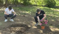 (VIDEO) Akcija đaka, roditelja i nastavnika: Zablistalo dvori&scaron;te O&Scaron; "Milorad Musa Burzan"