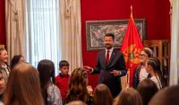 (FOTO) Milatović ugostio korisnike Dječjeg doma &bdquo;Mladost&ldquo; i osnovce iz Herceg Novog