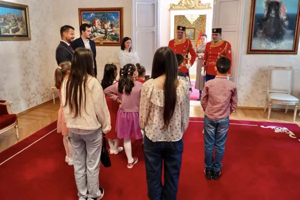 (FOTO) Milatović ugostio korisnike Dječjeg doma &bdquo;Mladost&ldquo; i osnovce iz Herceg Novog