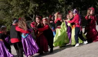 (FOTO) Budva ispunjena &scaron;arenim maskama i osmjesima: Mala karnevalska povorka okupila djecu iz različitih krajeva Crne Gore