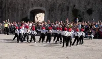 (FOTO) Budva ispunjena &scaron;arenim maskama i osmjesima: Mala karnevalska povorka okupila djecu iz različitih krajeva Crne Gore
