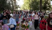 (FOTO) Budva ispunjena &scaron;arenim maskama i osmjesima: Mala karnevalska povorka okupila djecu iz različitih krajeva Crne Gore
