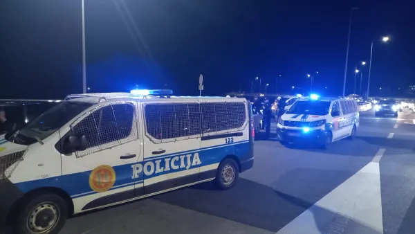 (FOTO) "Varvari" sa sjevera vraćeni za Podgoricu, oduzeti predmeti pogodni za napad