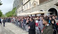 (VIDEO) Hiljade vjernika pod Оstrogom: U molitvenom sabranju proslavljaju praznik Svetog Vasilija Čudotvorca