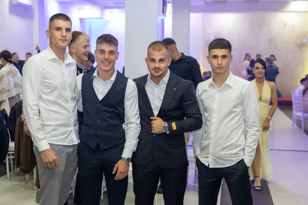 (FOTO) Maturski bal đaka SS&Scaron; "Ivan Uskoković"