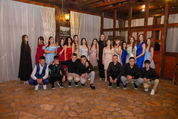 (FOTO) Mala matura učenika O&Scaron; "Mahmut Lekić"