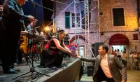 (FOTO) U Kotoru proslavljen Dan nezavisnosti uz Bokeljski simfonijski orkestar i Željka Bebeka