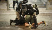 (VIDEO/FOTO) Protest studenata u Beogradu: Direktor policije saop&scaron;tio da je na skupu 34.000 ljudi, Arhiv javnih skupova tvrdi da ih je vi&scaron;e od 100.000