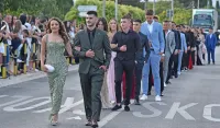 (FOTO) Maturski defile učenika Srednje mje&scaron;ovite &scaron;kole "25. maj"