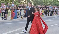 (FOTO) Maturski defile učenika Srednje mje&scaron;ovite &scaron;kole "25. maj"