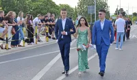 (FOTO) Maturski defile učenika Srednje mje&scaron;ovite &scaron;kole "25. maj"