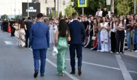 (FOTO) Maturski defile učenika Srednje mje&scaron;ovite &scaron;kole "25. maj"