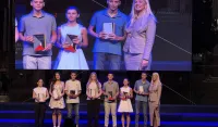 (FOTO/VIDEO) "Dan najboljih" na Trgu nezavisnosti: Grad nagradio najbolje polumaturante