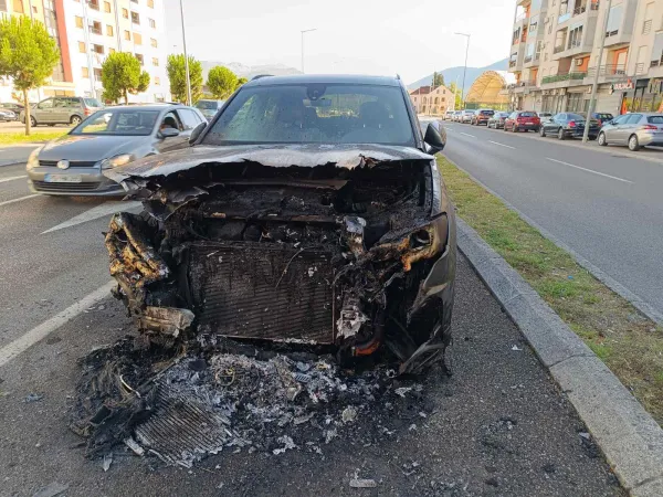 Izgorio "audi Q7" u podgoričkom naselju Konik
