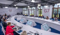 (FOTO) Lideri G7 pričali o cigaretama, fudbalu, Trampovom rođendanu i Grenlandu