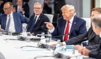 (FOTO) Lideri G7 pričali o cigaretama, fudbalu, Trampovom rođendanu i Grenlandu