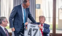 (FOTO) Lideri G7 pričali o cigaretama, fudbalu, Trampovom rođendanu i Grenlandu