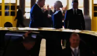 (FOTO) Makron ugostio Trampa u Versaju uz francuske specijalitete