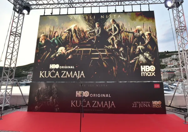 Vatra, more i zmajevi: MTEL i HBO Max premijerno prikazali &bdquo;Kuću Zmaja&ldquo; pod zvijezdama na Lu&scaron;tici