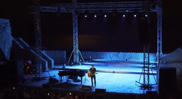 Spektakularno veče u Herceg Novom: Brajan Adams prvi put na otvorenoj sceni na Kanli kuli