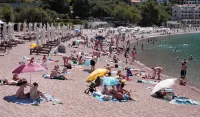 (FOTO) Posjete Svetom Stefanu dva puta dnevno, pristup mostu slobodan za sve posjetioce