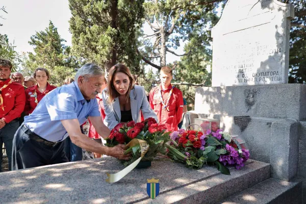 Op&scaron;tina Bar: Položeni vijenci na spomenik na Belvederu