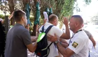 (VIDEO/FOTO) Grupa mje&scaron;tana Budve i političkih funkcionera blokirala grad hotel Sveti Stefan