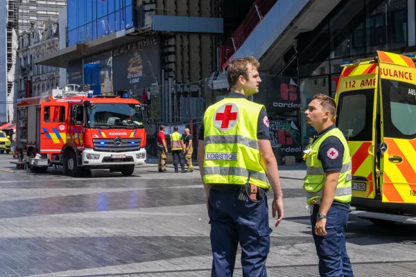 (FOTO) Požar u centru Brisela: Vi&scaron;e osoba stradalo, &scaron;estoro se vodi kao nestalo