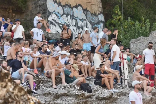 (VIDEO/FOTO) Pobjednik skokova sa Vezirovog mosta - Vedad Dedić iz Zenice