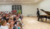 Od Londona do Bara: Pijanista Simo &Scaron;i&scaron;ević donio kući muziku, a publika mu uzvratila ovacijama