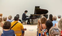 Od Londona do Bara: Pijanista Simo &Scaron;i&scaron;ević donio kući muziku, a publika mu uzvratila ovacijama