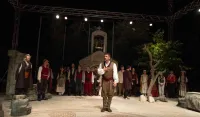 Ljubi&scaron;a ponovo osvojio publiku: Stajaće ovacije za novu predstavu Vide Ognjenović