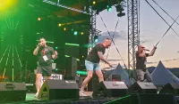 Hiljаdе ljubitеljа rokа nа Krupаčkоm jеzеru: Lаkе fеst jо&scaron; jеdnоm pоtvrdiо dа jе Nik&scaron;ić grаd dоbrоg zvukа