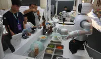 (FOTO) Humanoidni roboti stižu u svaki dom: Za deset godina postaće masovan proizvod