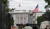 (FOTO) Amerika tuguje za Doli Parton, zastave spu&scaron;tene na pola koplja
