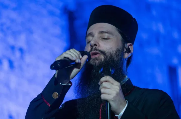 Nikodimos Kabarnos priredio nezaboravan koncert u Budvi: Neposredno, snažno i komunikativno pojanje