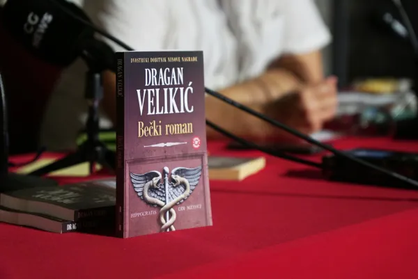 Bolno iskustvo pretvorio u roman: Velikić u Tivtu o &bdquo;Bečkom romanu&ldquo;