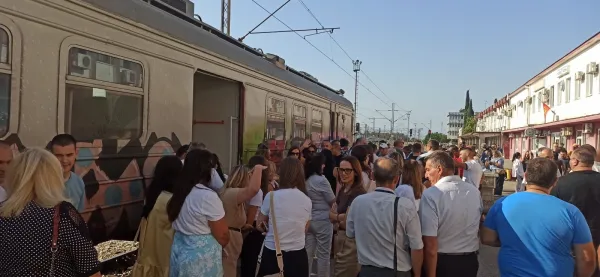 Radnici ŽPCG-a stupili u &scaron;trajk: Obustavljen željeznički saobraćaj na sat
