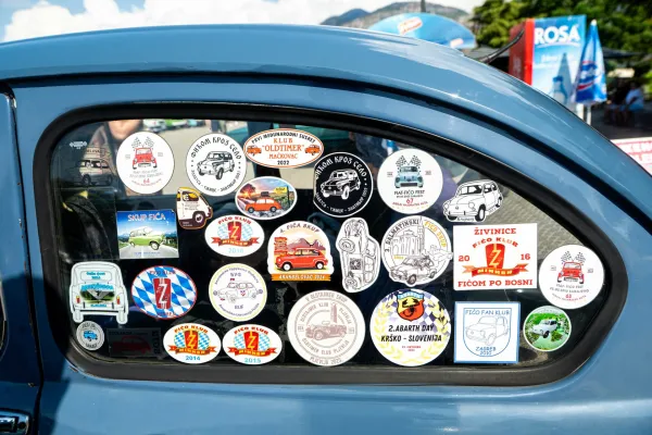 Na točkovima oldtajmera: Automobili iz svih krajeva svijeta na skupu u Baru