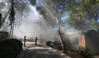 (FOTO) Veliki požar na Braču: Evakuisano 700 ljudi, među njima i dvije porodice sa Cetinja