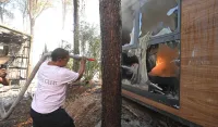 (FOTO) Veliki požar na Braču: Evakuisano 700 ljudi, među njima i dvije porodice sa Cetinja