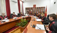 (VIDEO) Roditelji protestuju ispred Ustavnog suda, najavljuju blokade vrtića