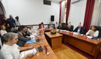 (VIDEO) Roditelji protestuju ispred Ustavnog suda, najavljuju blokade vrtića