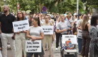 (VIDEO) Roditelji protestuju ispred Ustavnog suda, najavljuju blokade vrtića