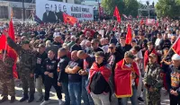 (VIDEO) Protesti u Pri&scaron;tini: Demonstranti gađali zgradu kosovske Vlade kamenicama, polomljeno nekoliko prozora