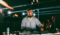 Na prepunom trgu u Budvi nastupili Eric Prydz, Mathame i Burkakke