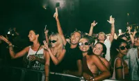 Na prepunom trgu u Budvi nastupili Eric Prydz, Mathame i Burkakke